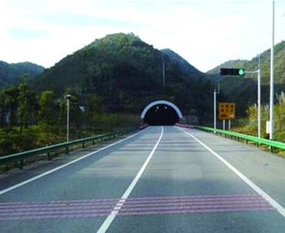 ?富龍高速隧道